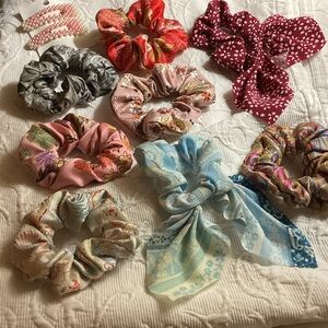 Free People Scrunchie and Hair Accessory Lot -  Great Stocking Stuffers! 🎄🎅🤶